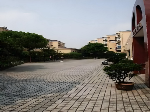 汪小菲带儿女到内蒙古，玥儿骑马他牵马